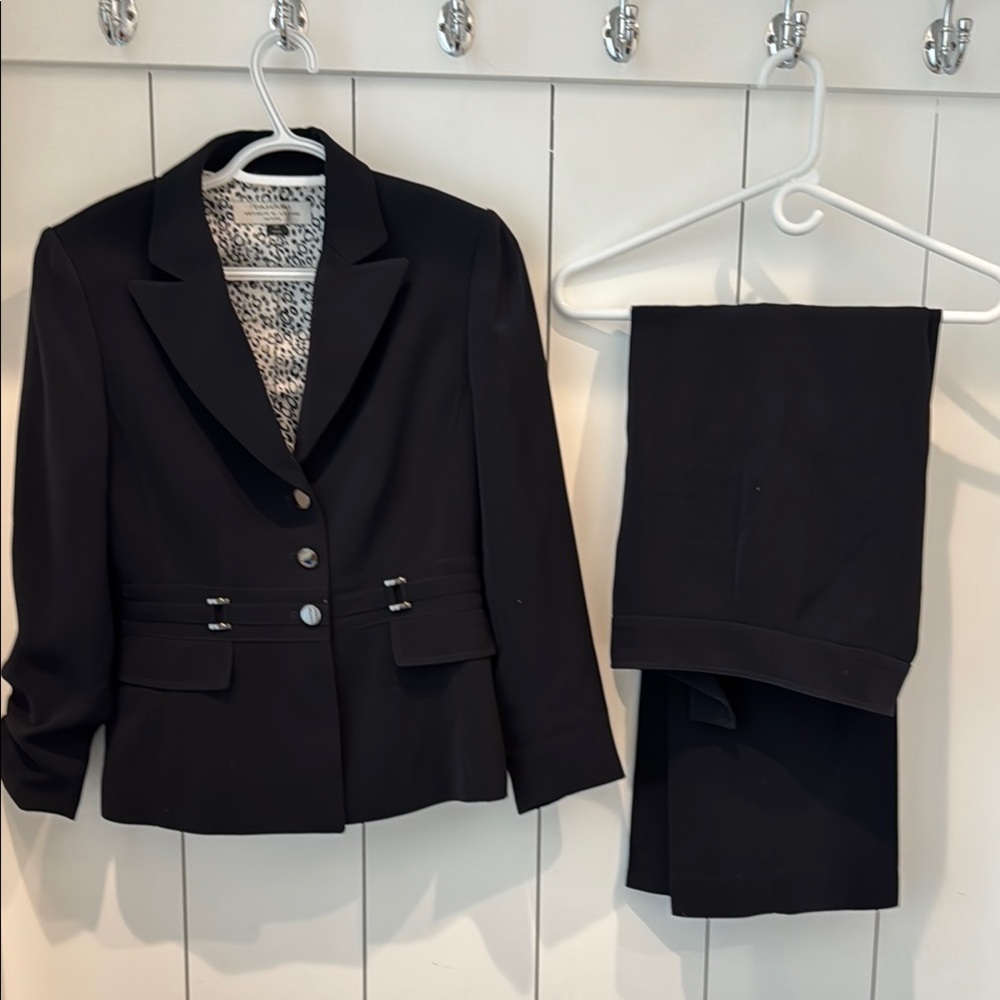 Timeless Black Suit with Tailored Fit and Structured Silhouette